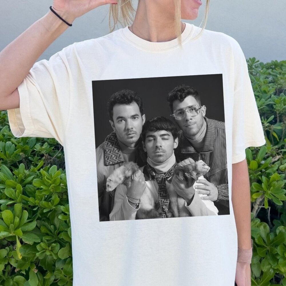 Jonas Bro Lovers Tee, Jonas Bros 20th Anniversary Tour 2025, Jonas Tour  24